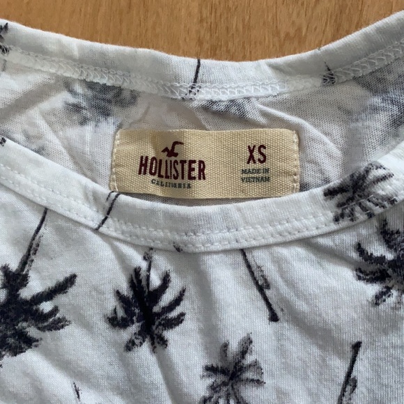 NWOT | HOLLISTER BOXY CROP TOP PALM TREES | XS - Picture 3 of 3